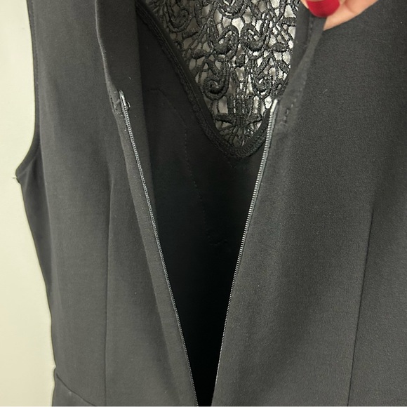 Le Chateau Crochet Neckline Sleeveless Black Blouse Size Small - Picture 4 of 7